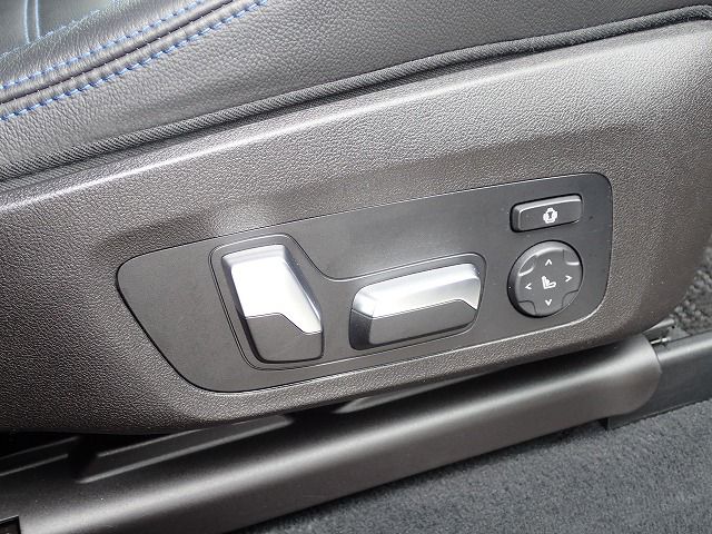 G02 X4 M40i RHD LCI