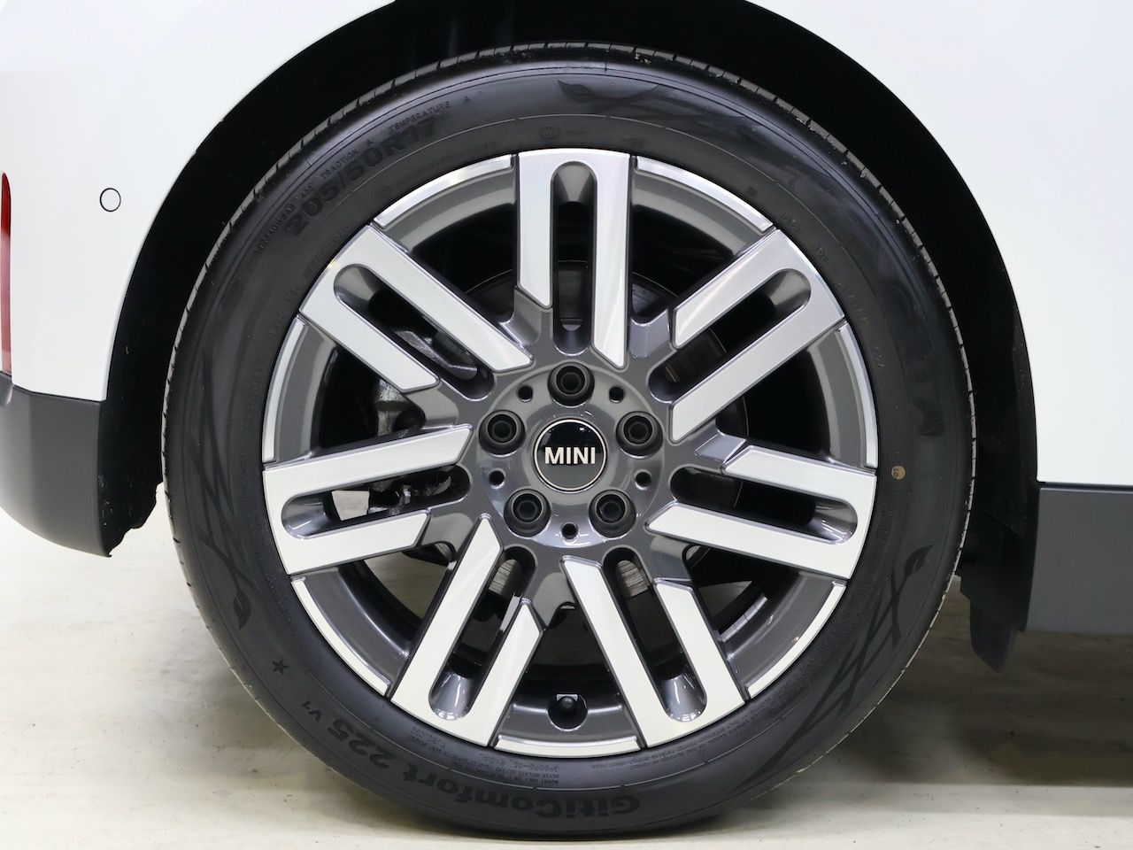 J01 MINI Cooper SE