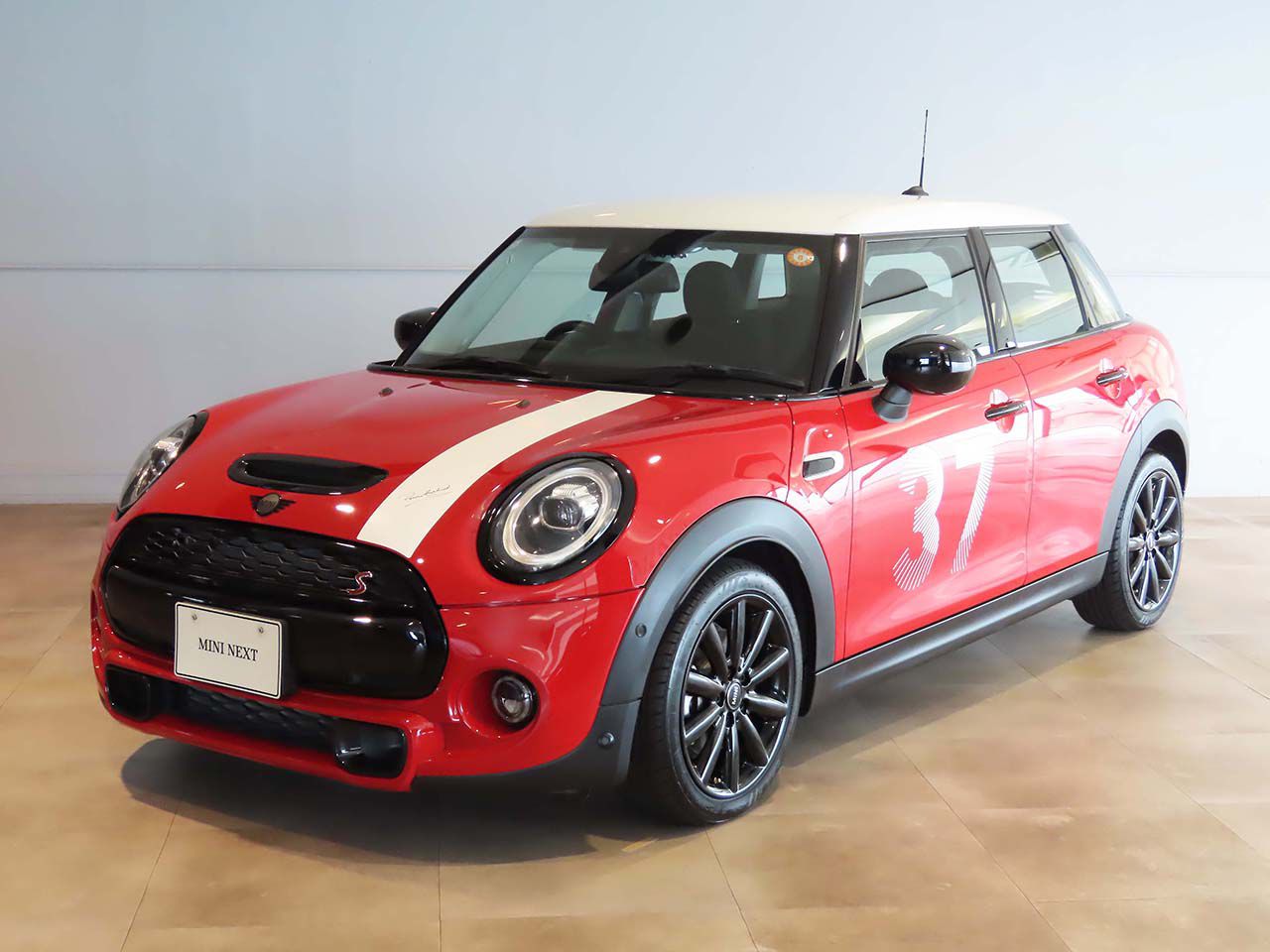 MINI COOPER S 5 DOOR.