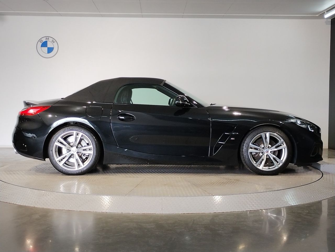 G29 z4 sDrive20i RHD