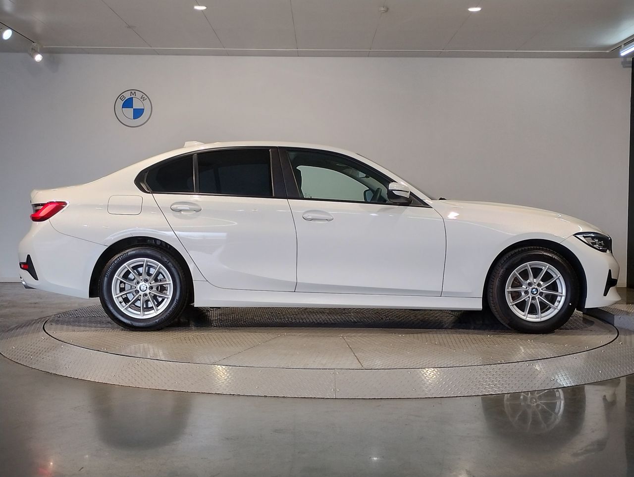 G20 320i Saloon RHD TU
