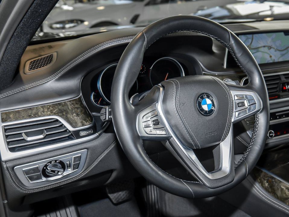BMW 740