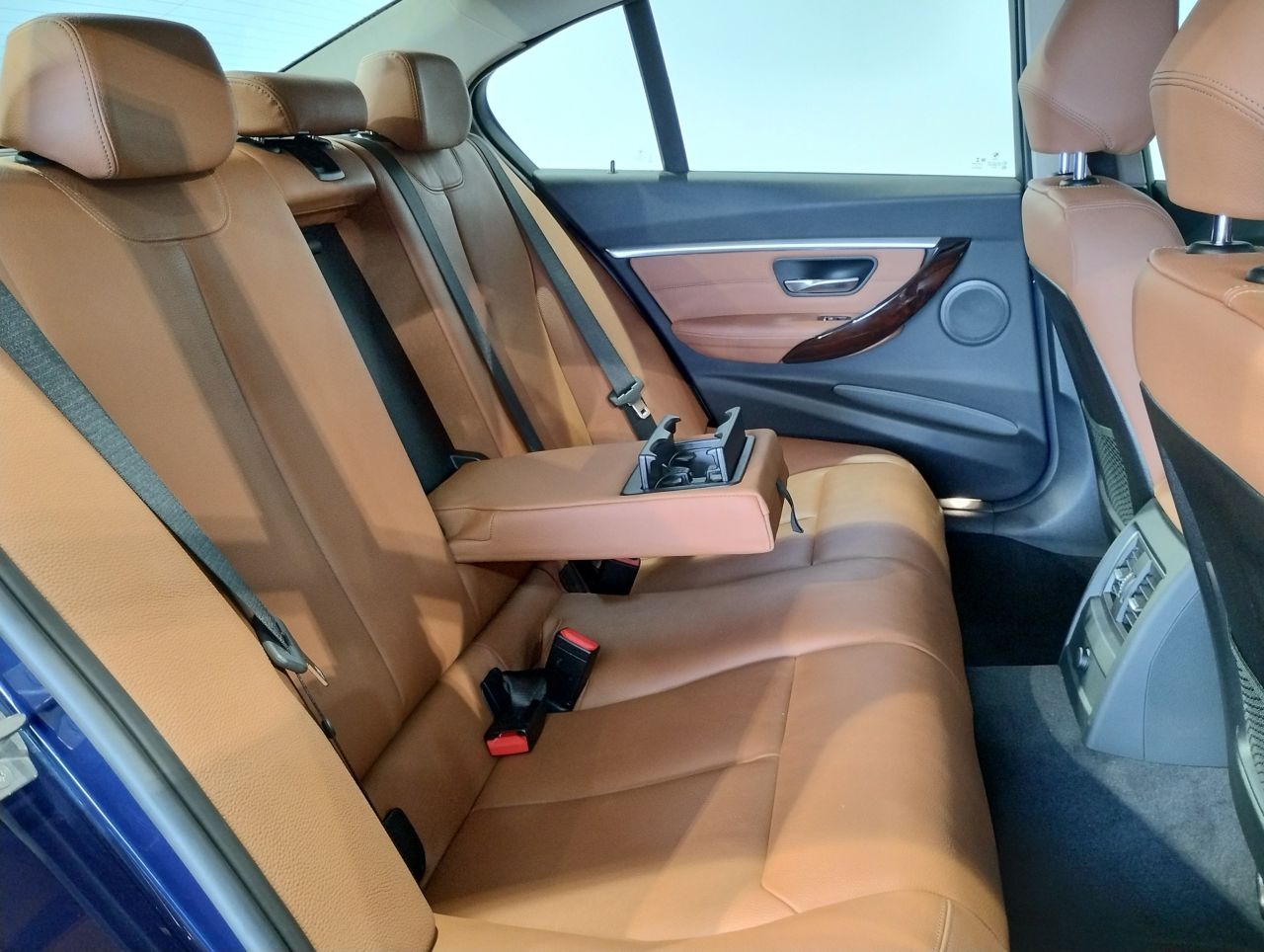 320D SEDAN RHD