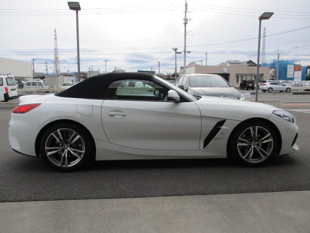G29 z4 sDrive20i RHD