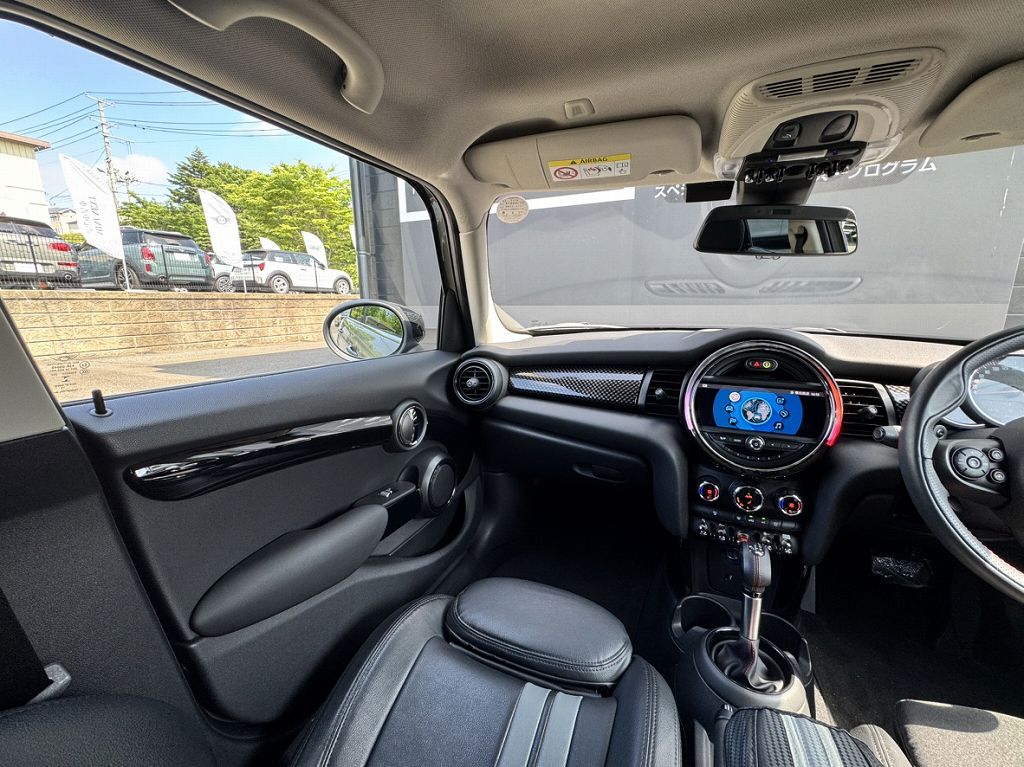 F55 COOPER S D(AT)