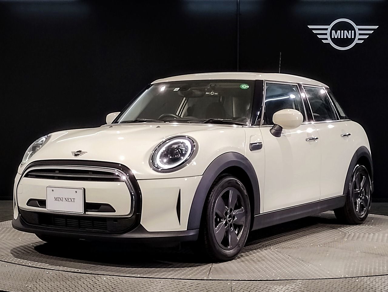 THE NEW MINI ONE 5 DOOR.