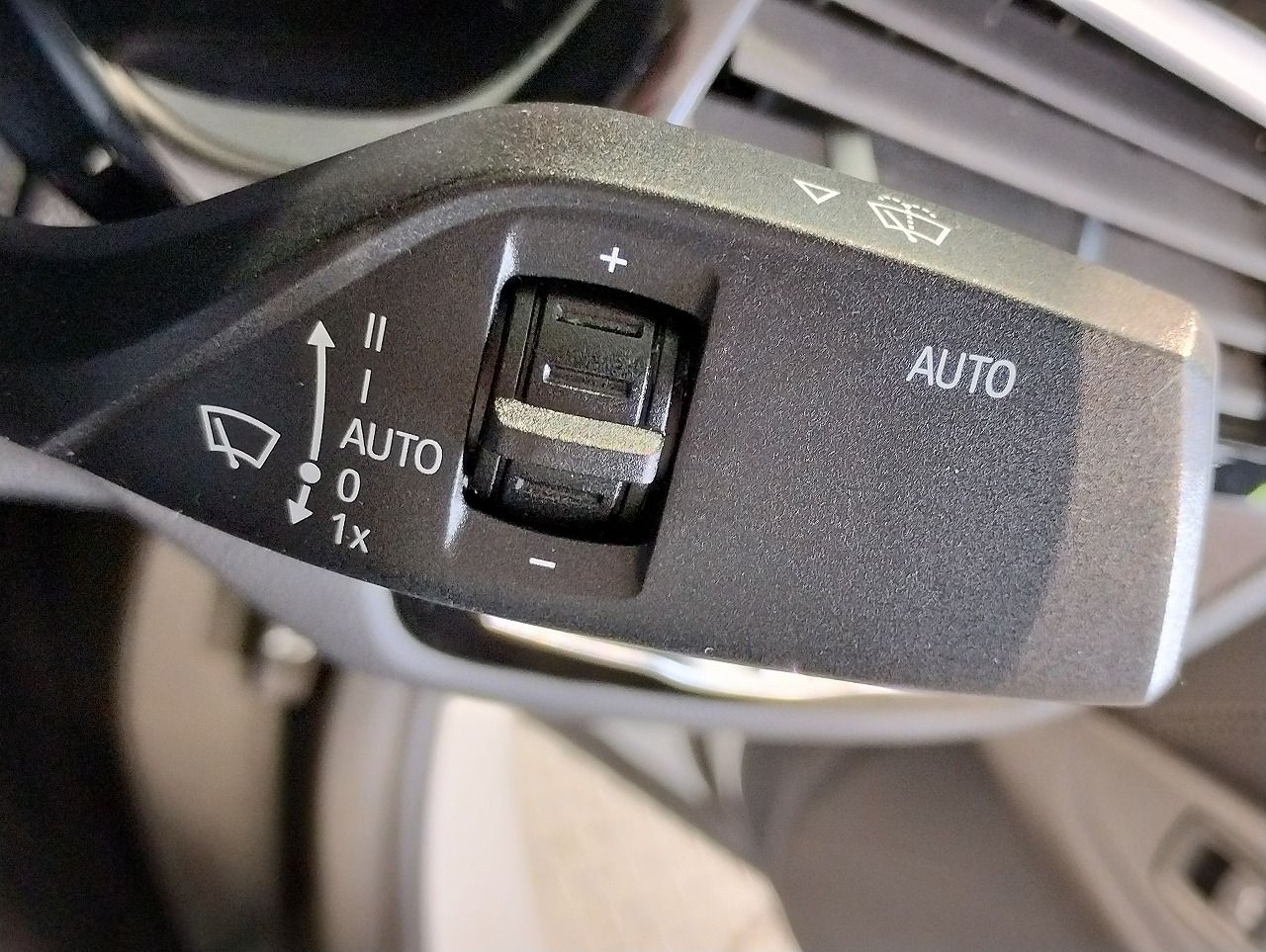 523I