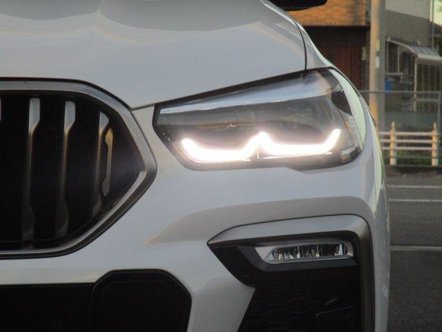 X* M50i RHD