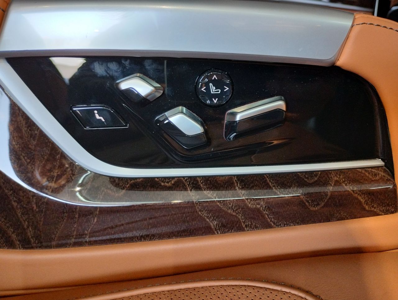 G12 740Li Saloon LCI