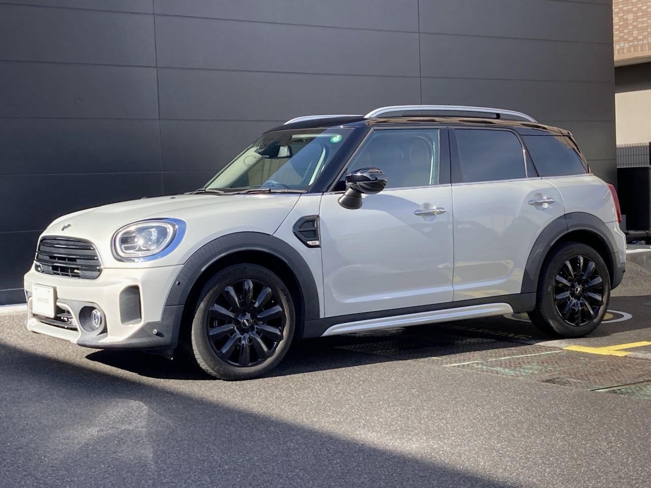 THE NEW MINI COOPER D CROSSOVER.
