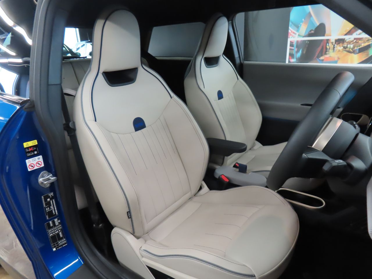 J01 MINI Cooper SE