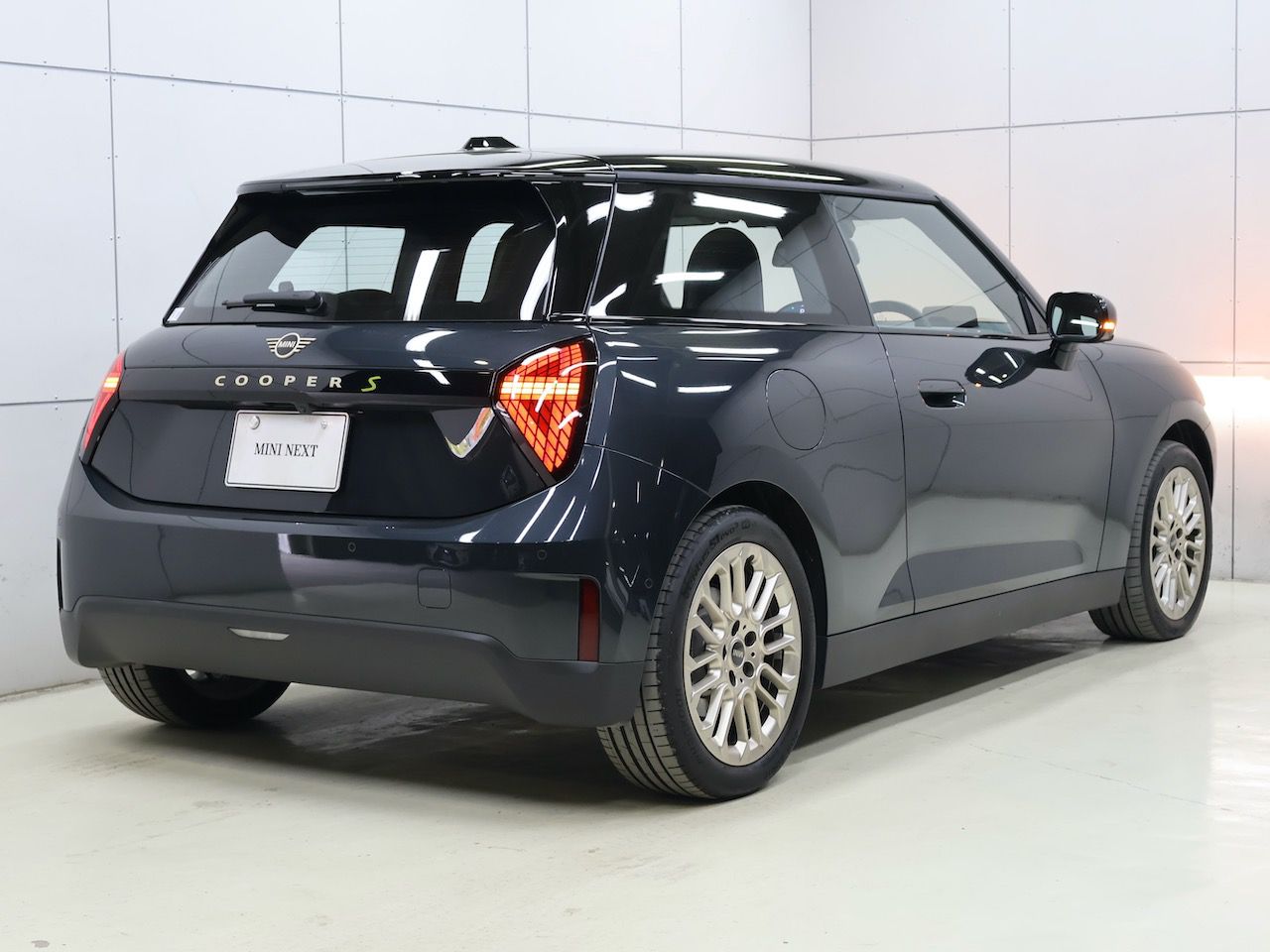 J01 MINI Cooper SE