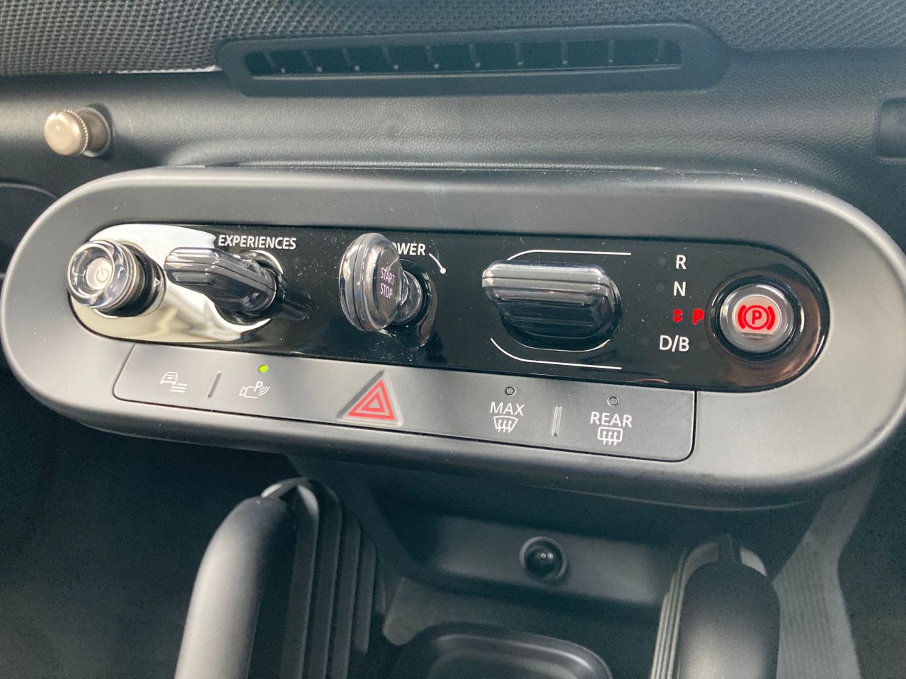 J01 MINI Cooper E