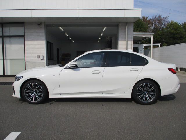 320i Sedan RHD