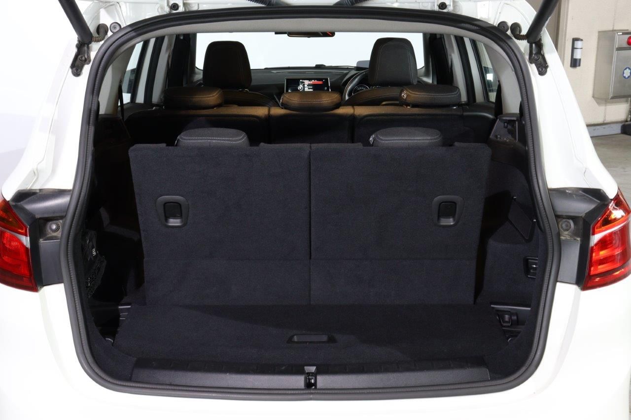 220I GRAN TOURER RHD