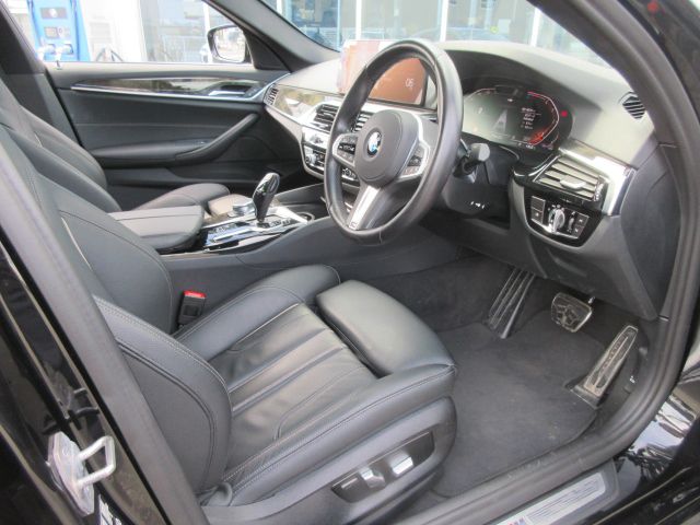520d xDrive Sedan RHD