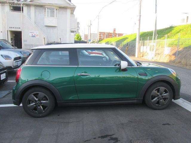 MINI Cooper F56 RHD
