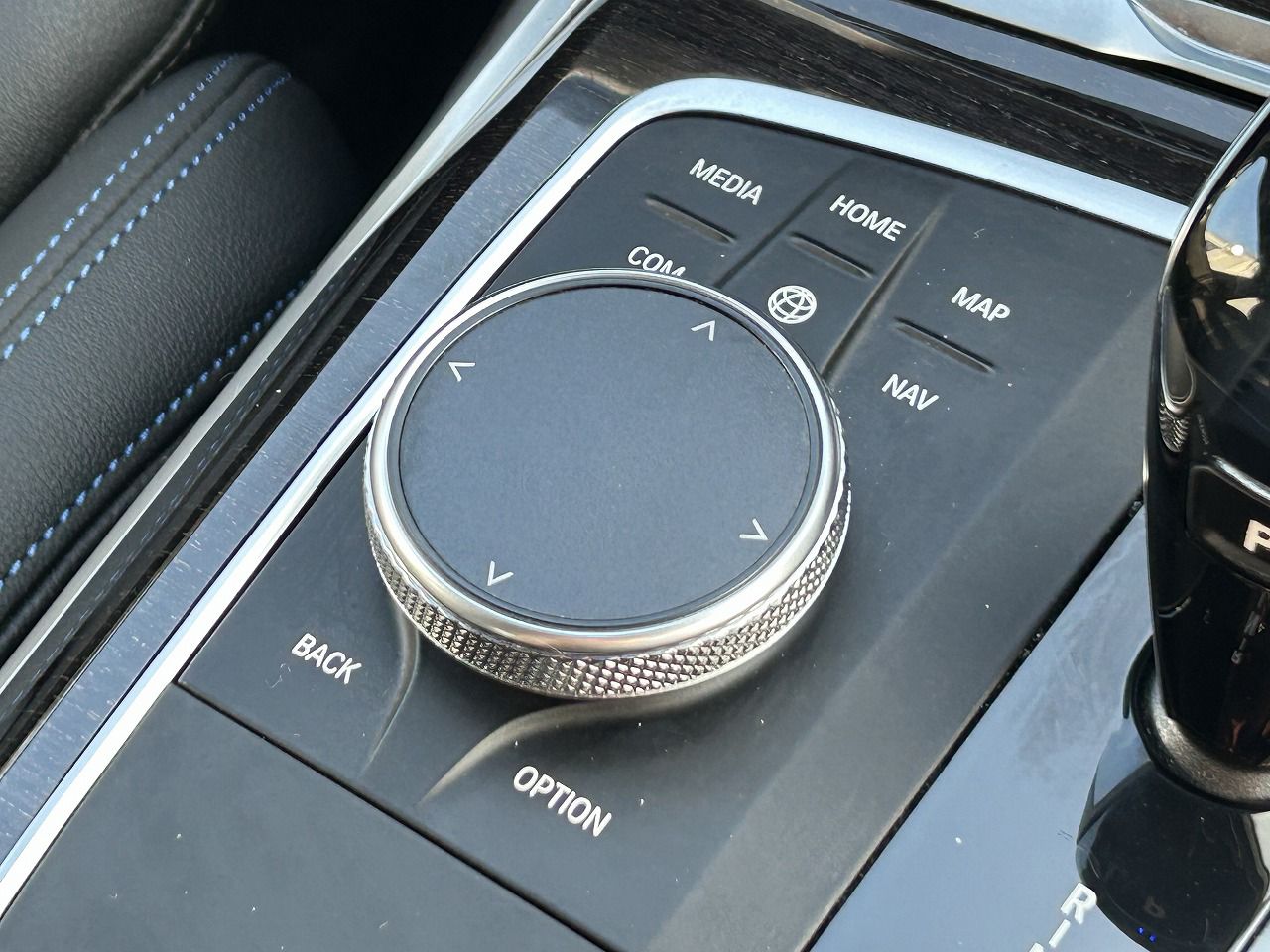 G20 320d xDrive RHD Saloon