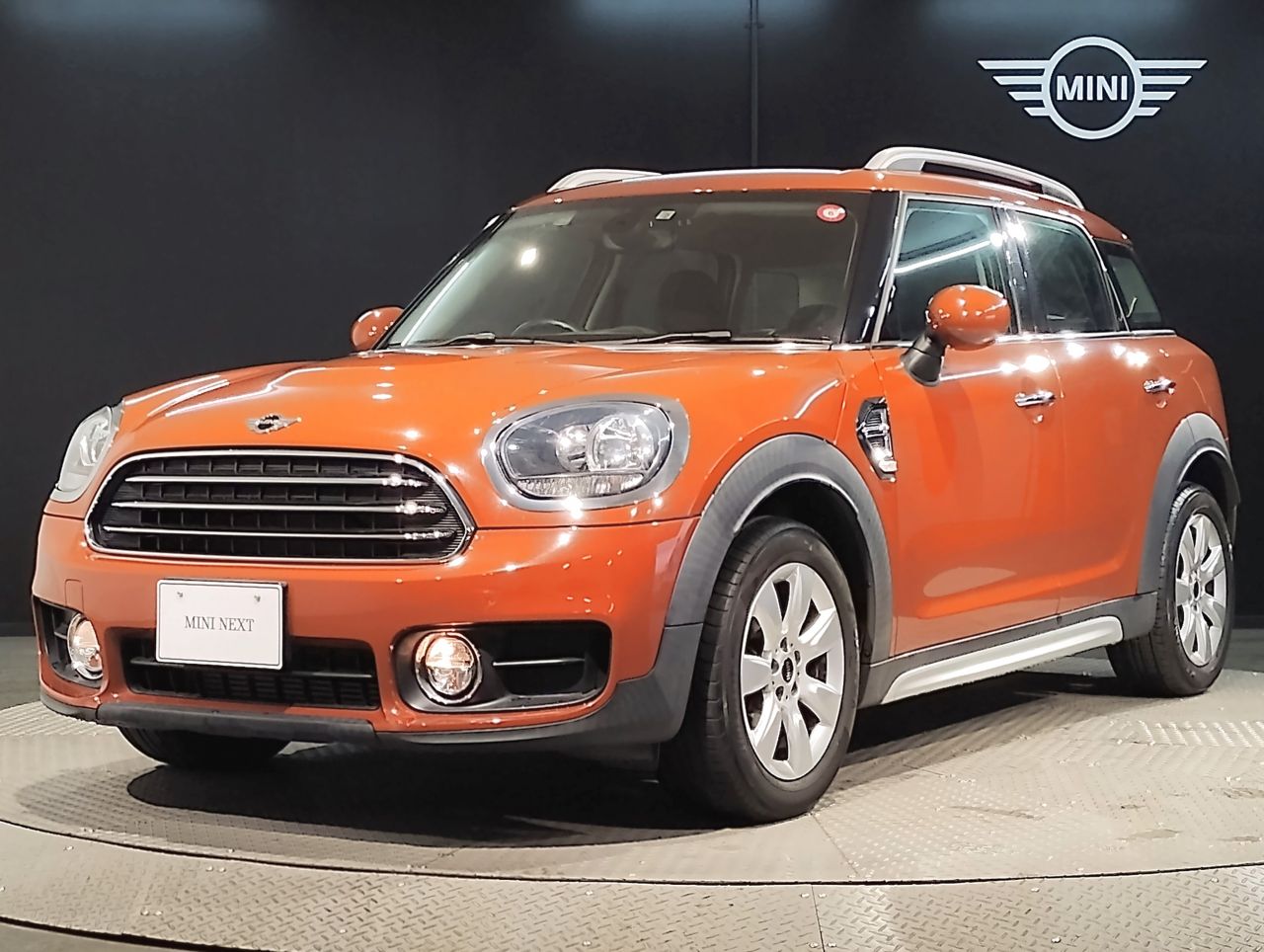 MINI ONE CROSSOVER.