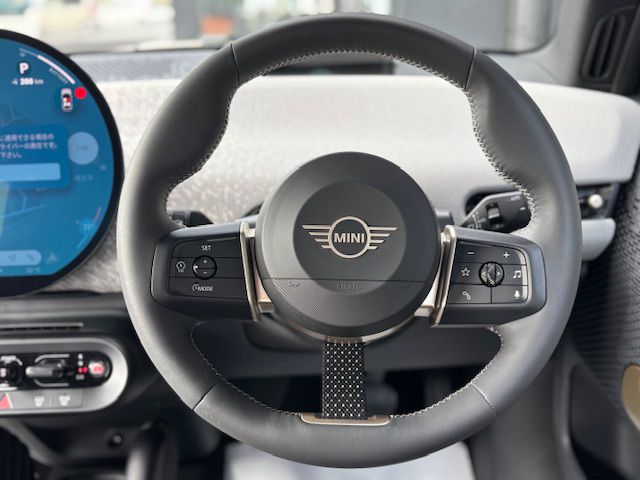 J01 MINI Cooper SE