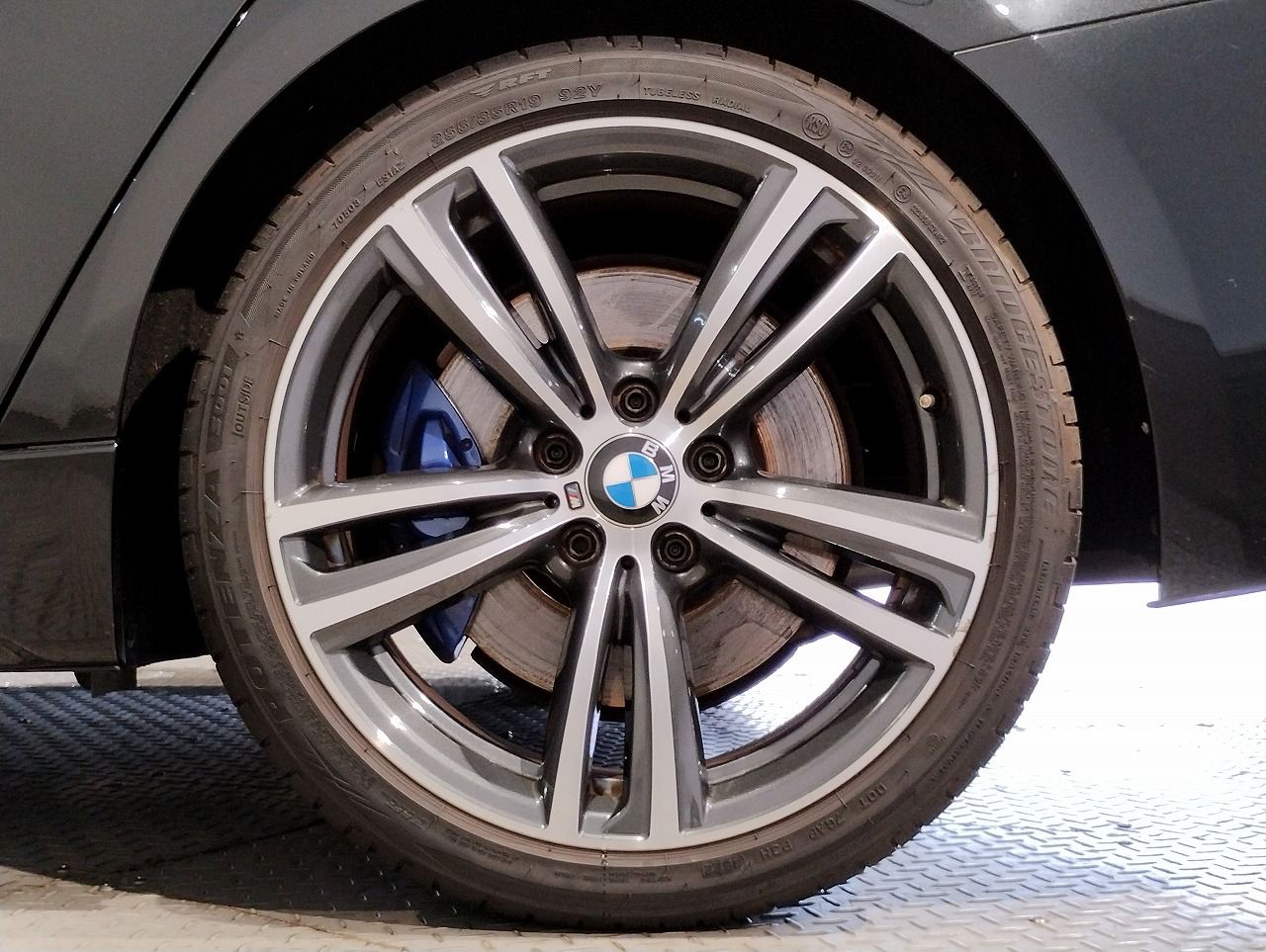 320I SEDAN RHD