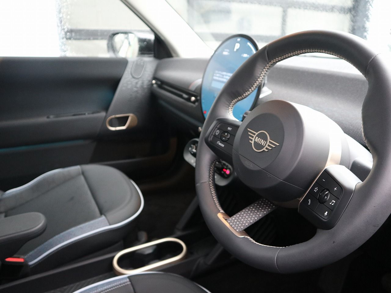 J01 MINI Cooper E