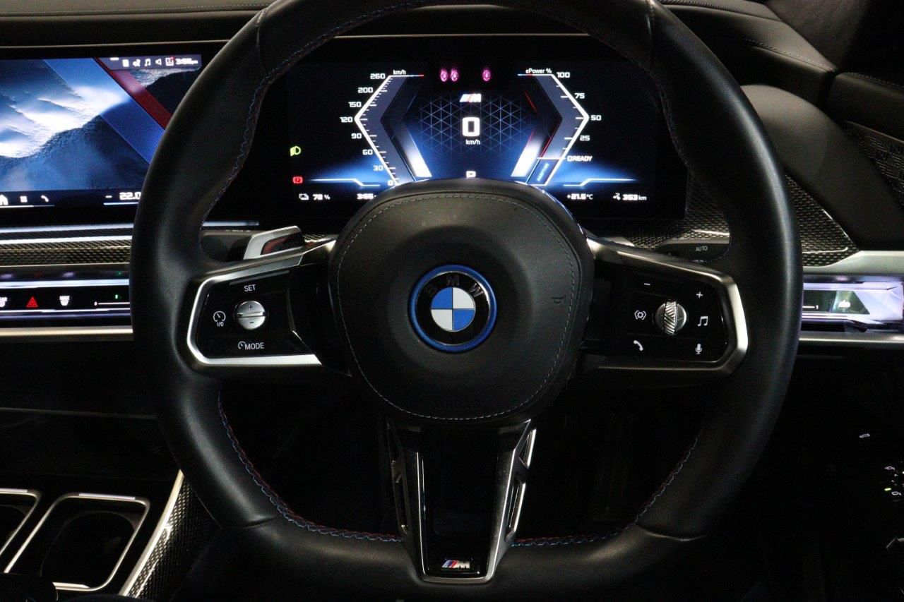 BMW i7 M70 xDrive Sedan RHD
