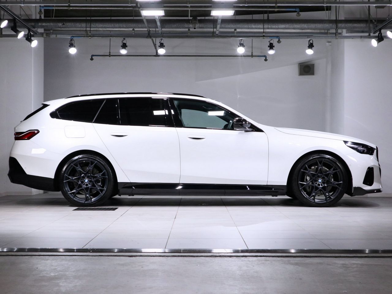 BMW i5 eDrive40 M Sport RHD