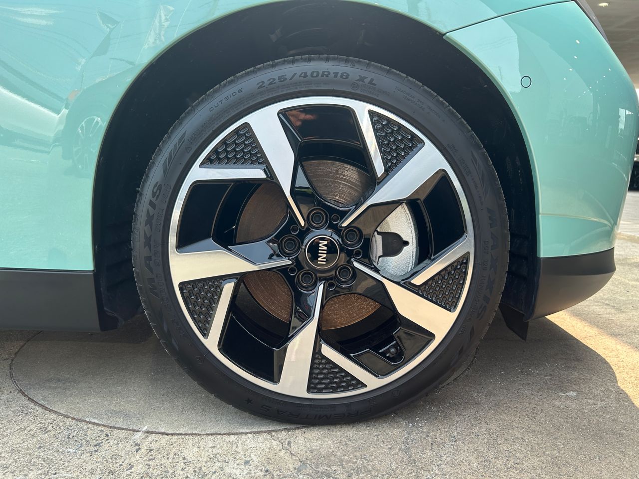 J01 MINI Cooper SE