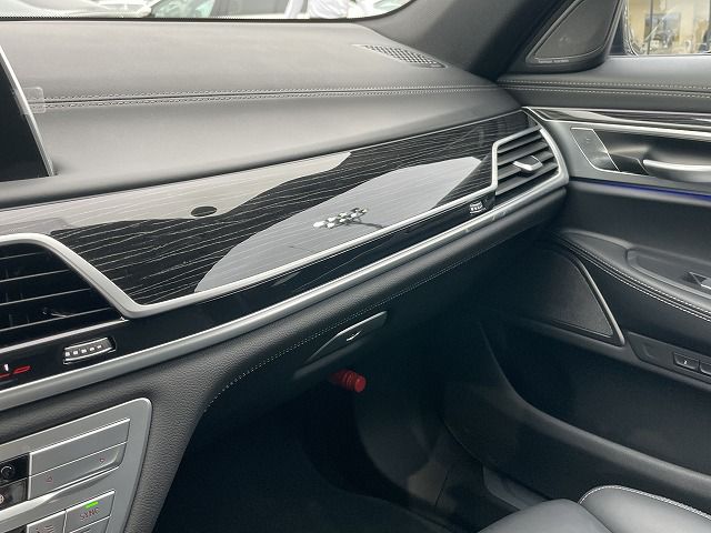 750i xDrive Sedan