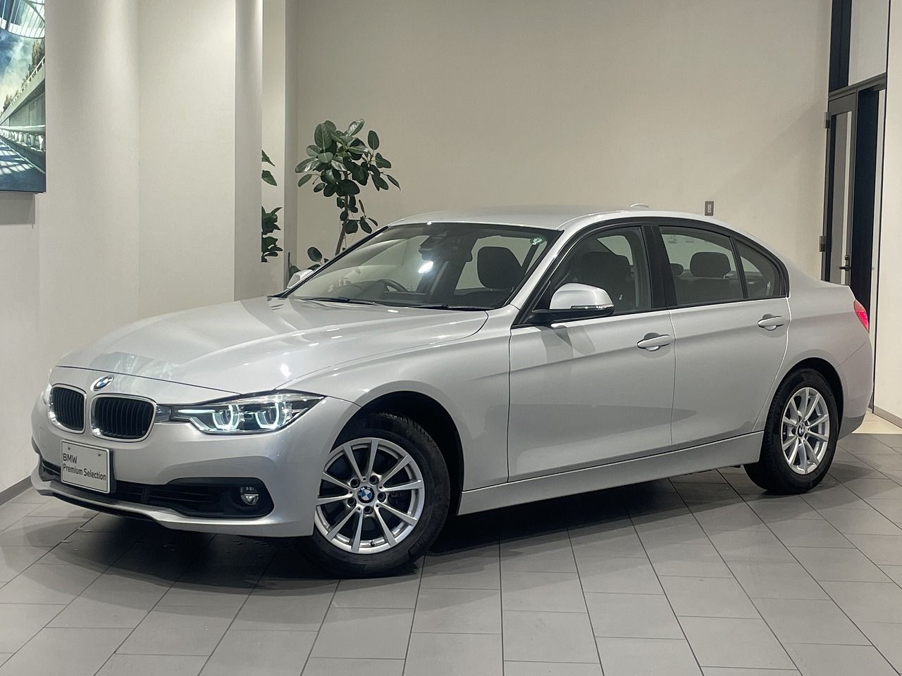 318i