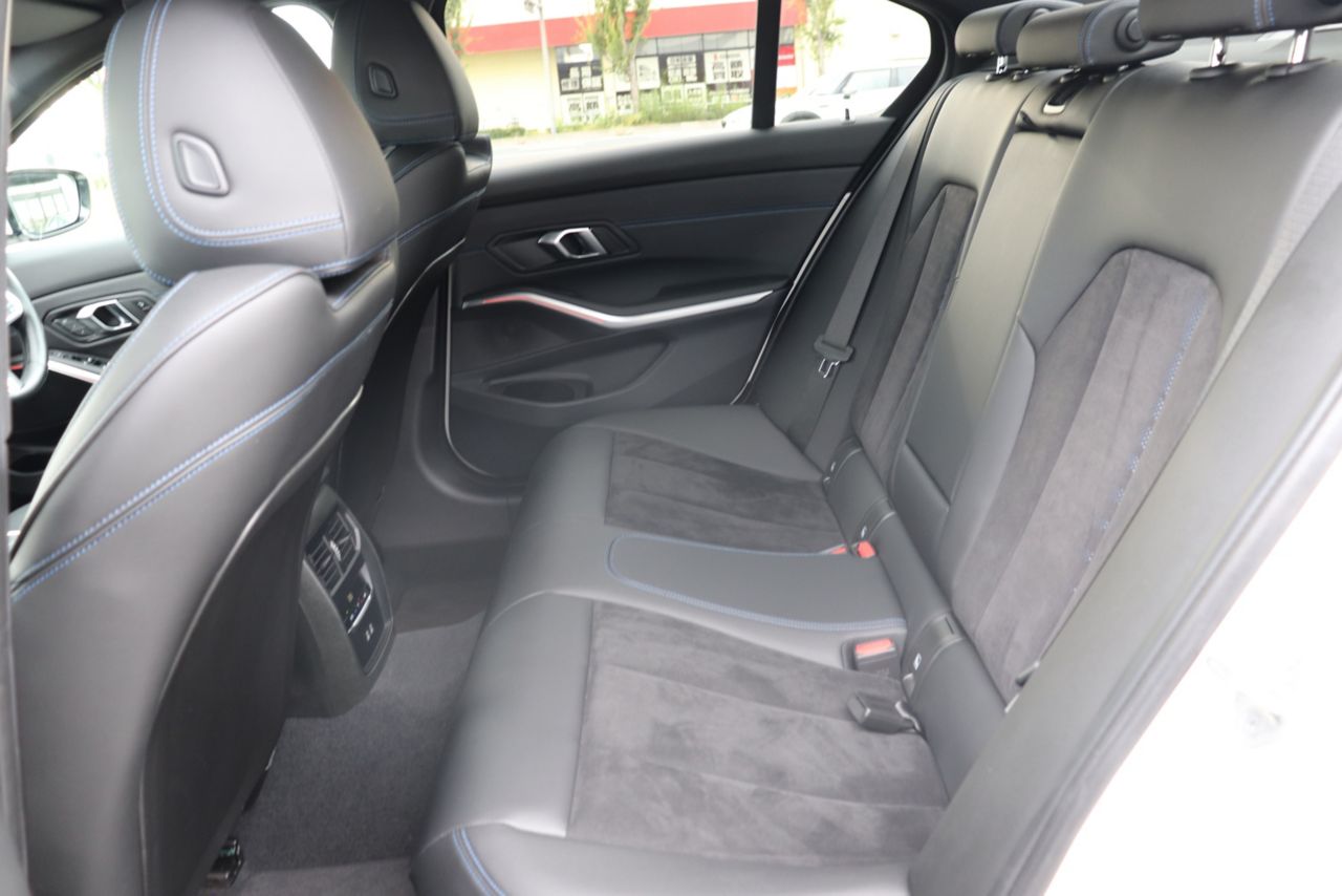 320d xDrive Berline RHD