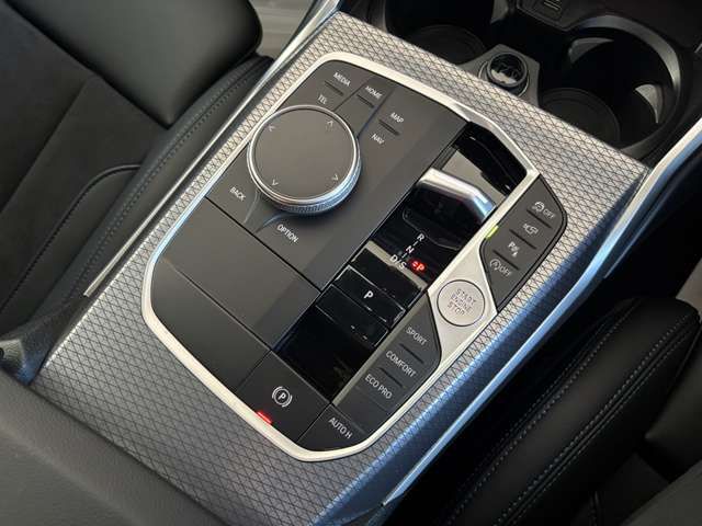 320d xDrive Berline RHD