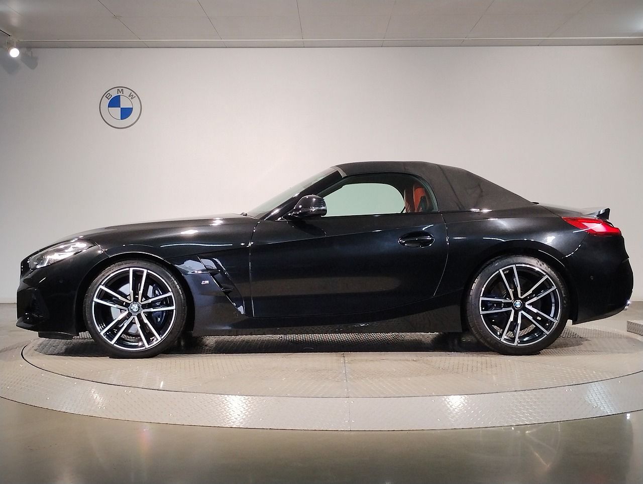 G29 z4 sDrive20i RHD