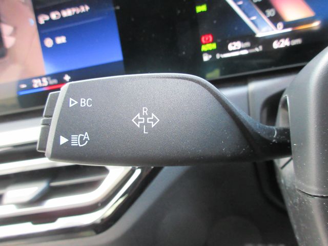 320d xDrive Berline RHD