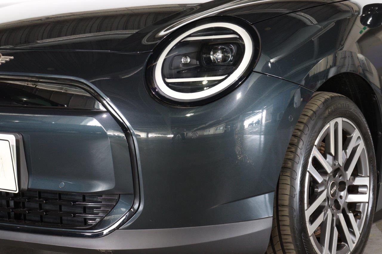 J01 MINI Cooper E