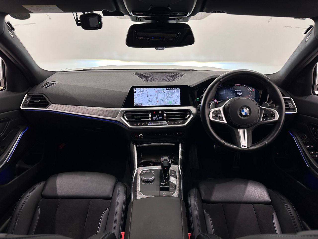 G20 320d xDrive RHD Saloon