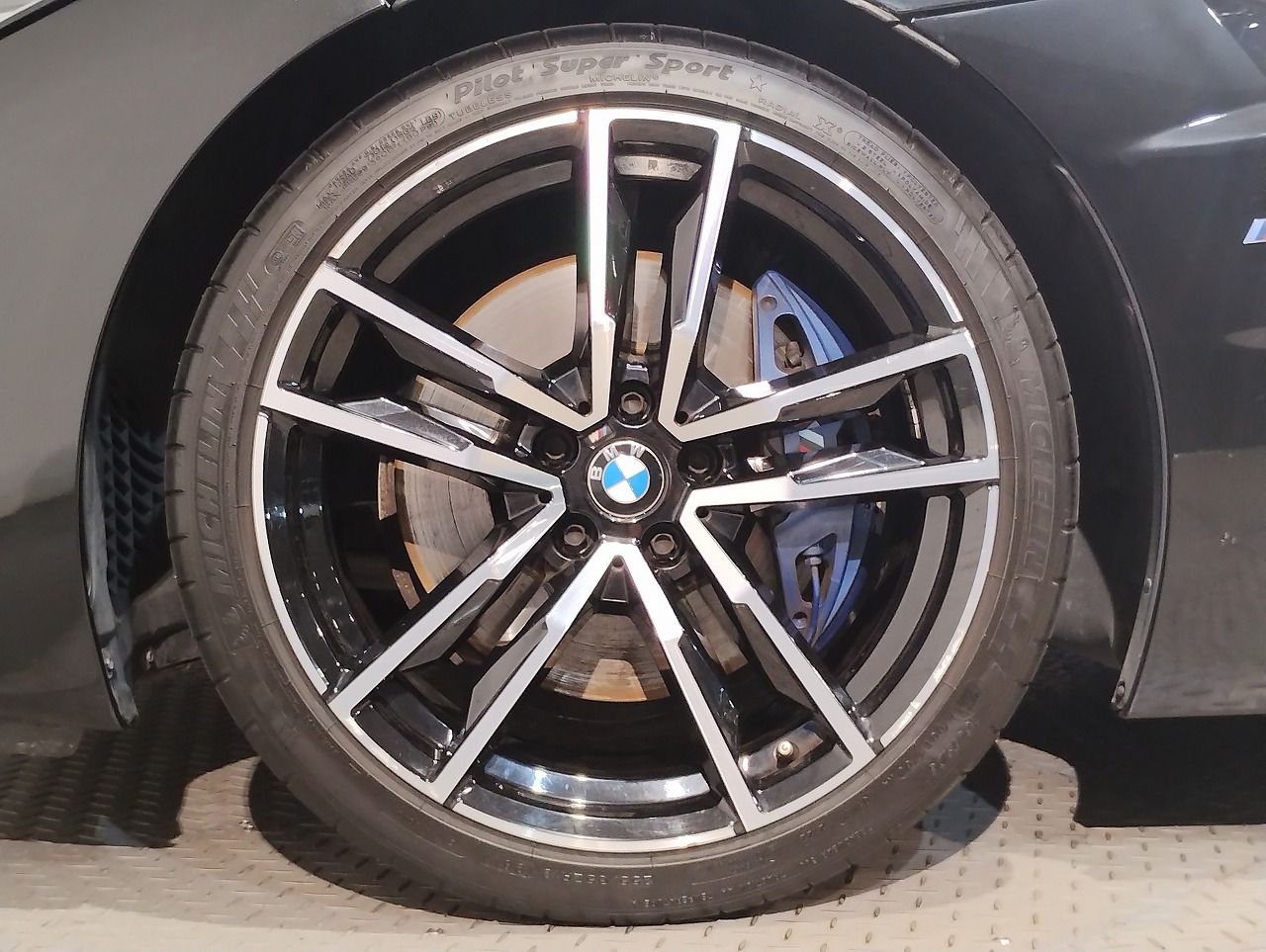 G29 z4 sDrive20i RHD