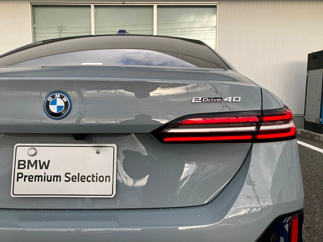 BMW i5 eDrive40 Sedan RHD