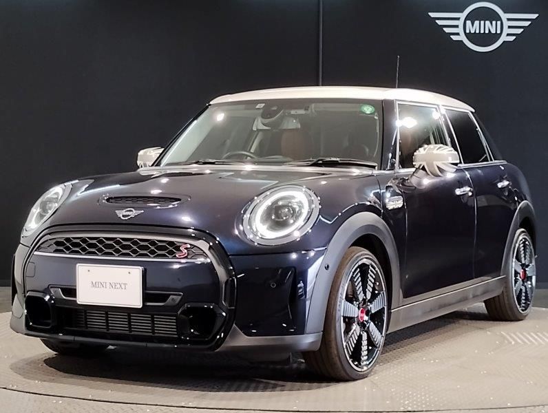 THE NEW MINI COOPER SD 5 DOOR.