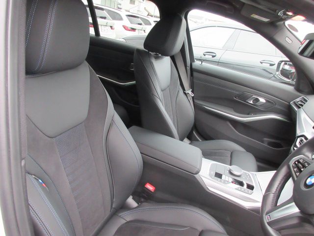 320d xDrive Berline RHD