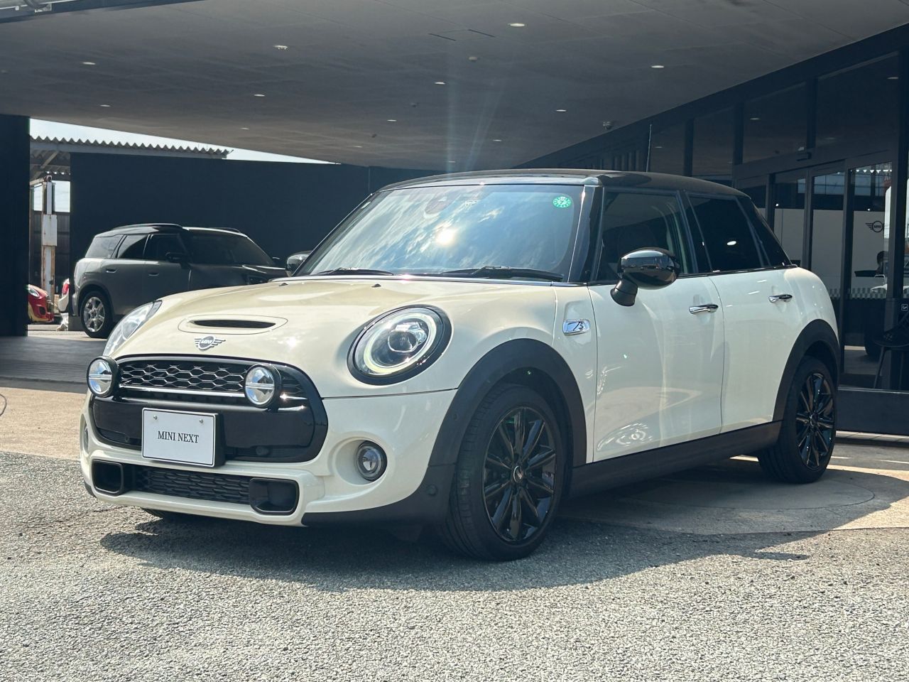 MINI COOPER S 5 DOOR.