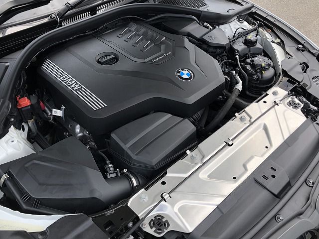 320i Sedan RHD