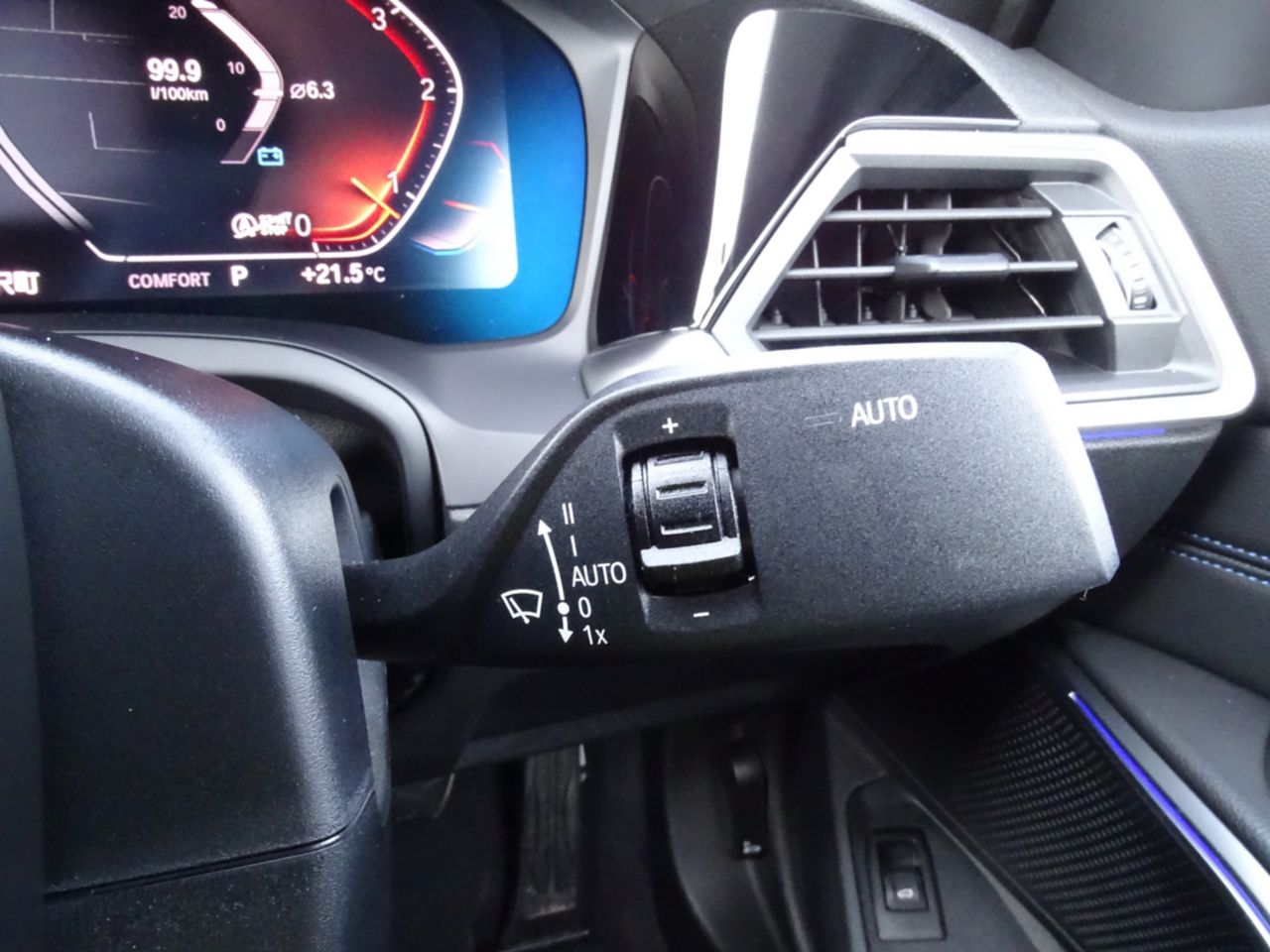 G20 320d xDrive RHD Saloon