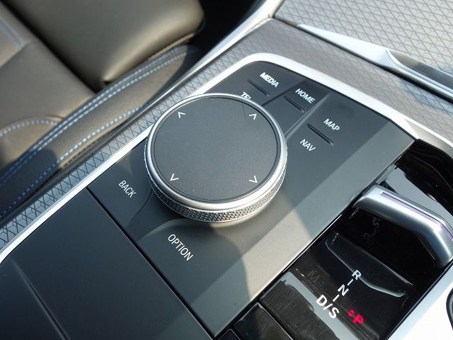 320d xDrive Berline RHD