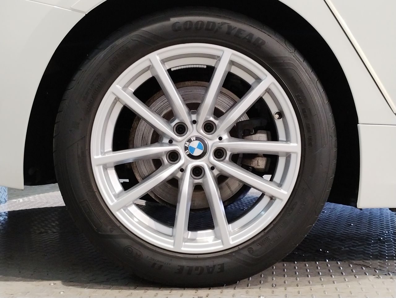 320i Sedan RHD