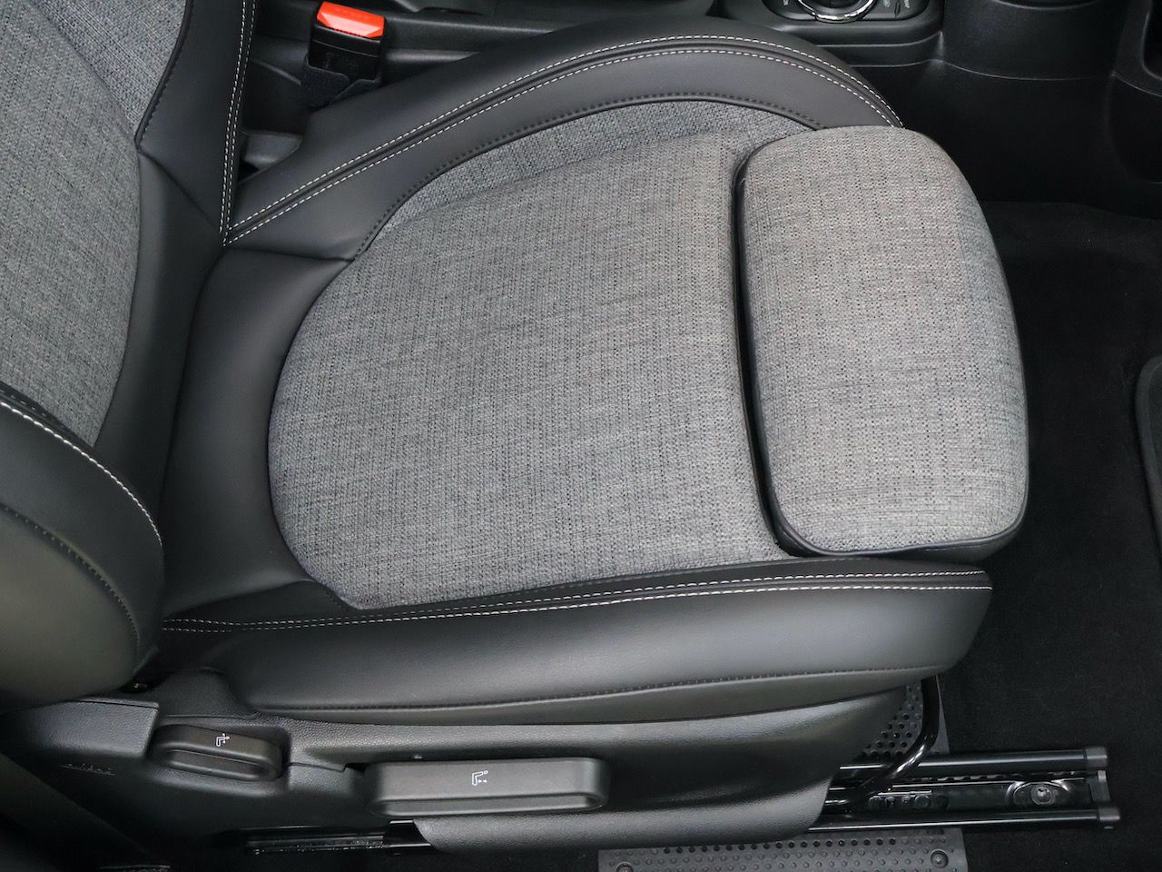 MINI Cooper F56 RHD