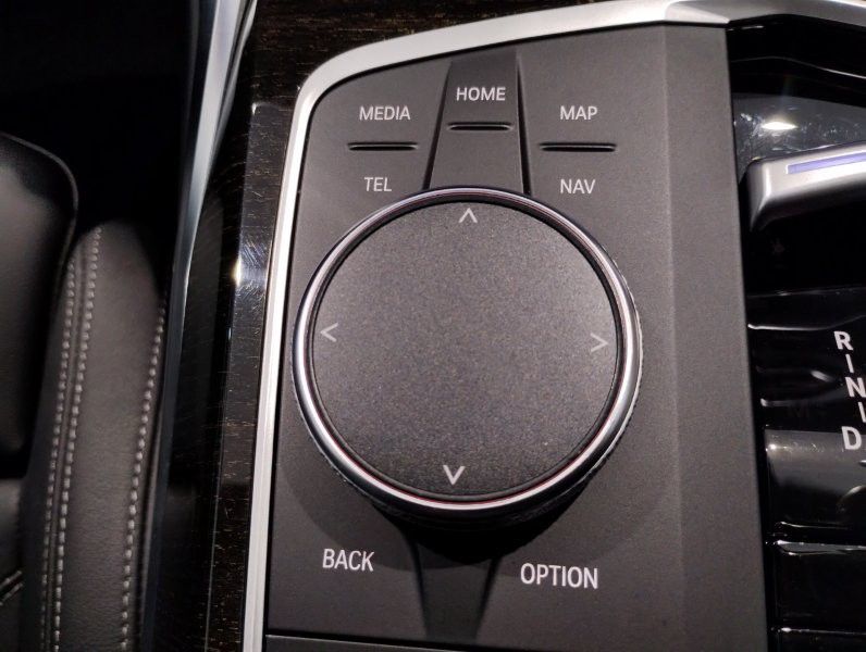 320d xDrive Berline RHD