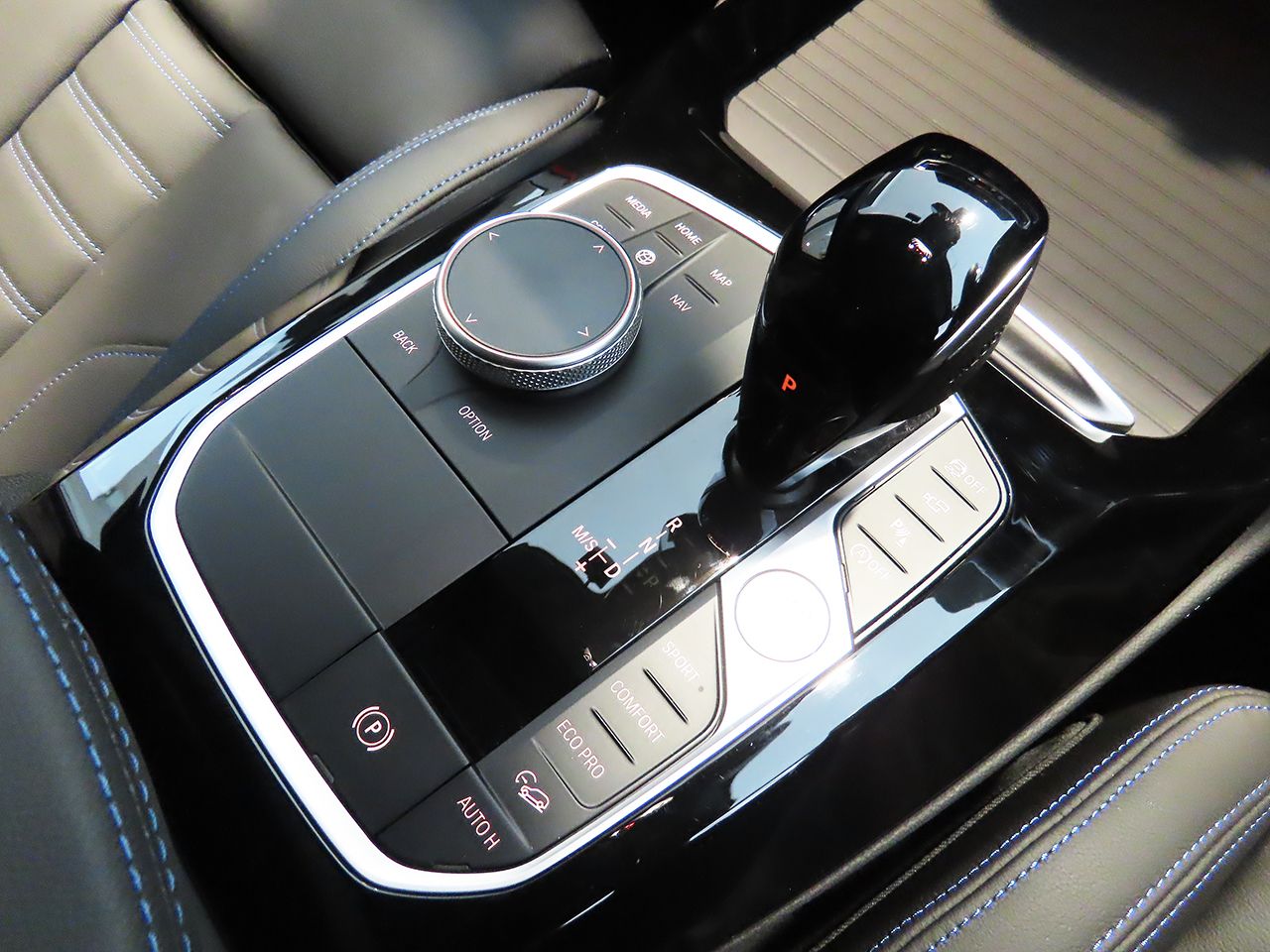 G02 X4 M40i RHD LCI