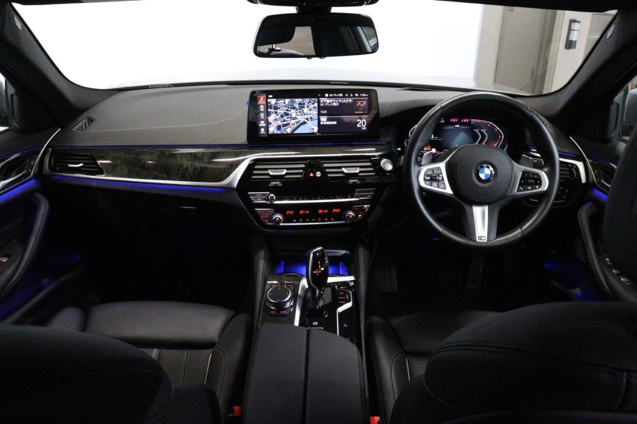 520d xDrive Sedan RHD